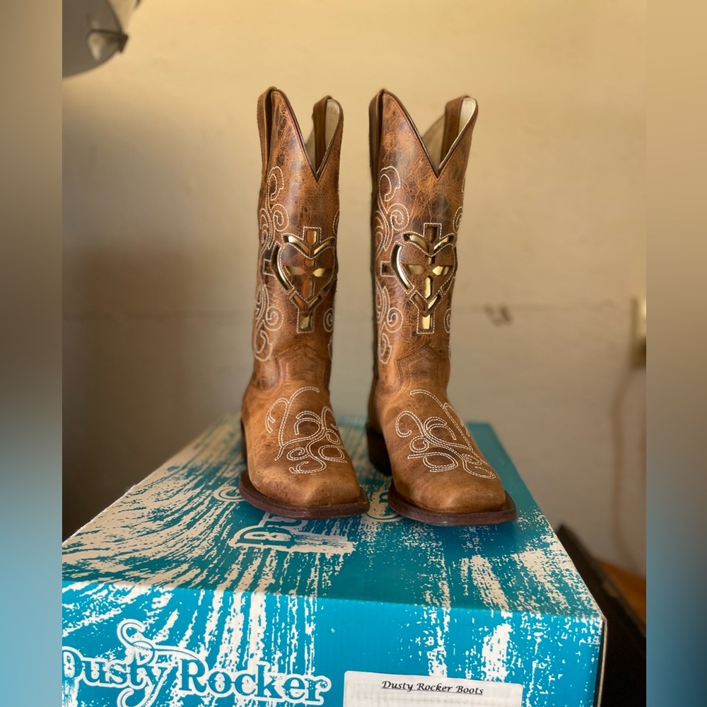 Dusty Rocker Women’s Boots - Picture 2 of 3